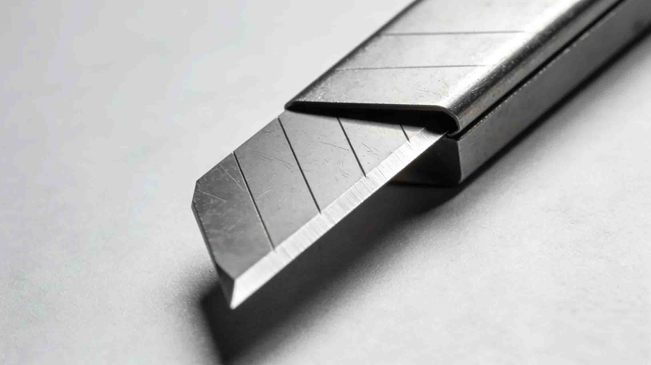 スリッティングブレードの形状が紙やフィルムの加工に与える影響